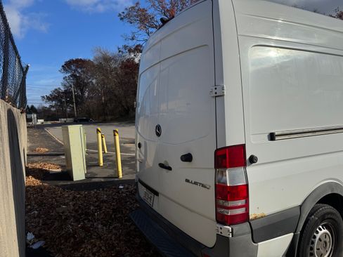 Used 2014 Mercedes-Benz Sprinter 2500 image 20