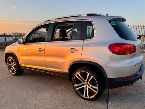 Used 2017 Volkswagen Tiguan SEL image 6