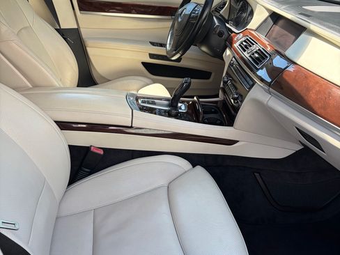 Used 2011 BMW 750i RWD image 21