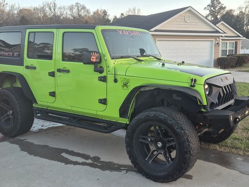 Used 2013 Jeep Wrangler Unlimited Rubicon w/ Connectivity Group image 2