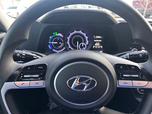 Used 2023 Hyundai Elantra Blue image 9