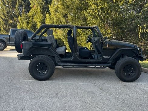 Used 2008 Jeep Wrangler Unlimited Sahara w/ Dual Top Group image 4