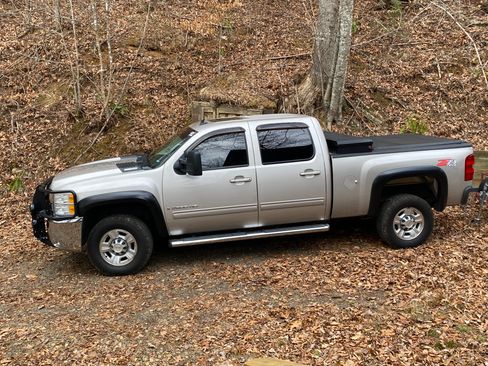 Used 2009 Chevrolet Silverado 2500 LTZ w/ Suspension Package, Off-Road AWD/4WD image 5