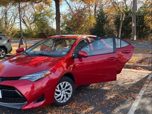 Used 2018 Toyota Corolla LE image 5