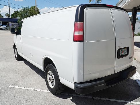 Used 2017 GMC Savana 2500 Extended RWD image 5