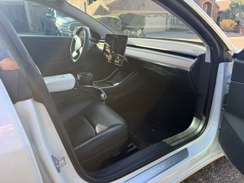 Used 2020 Tesla Model 3 Long Range image 11