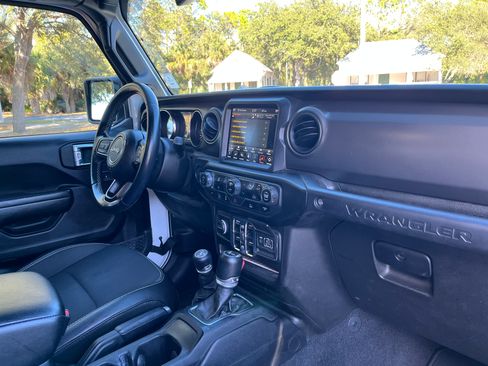 Used 2021 Jeep Wrangler Unlimited Sport AWD/4WD image 17