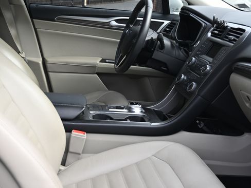 Used 2018 Ford Fusion SE image 13