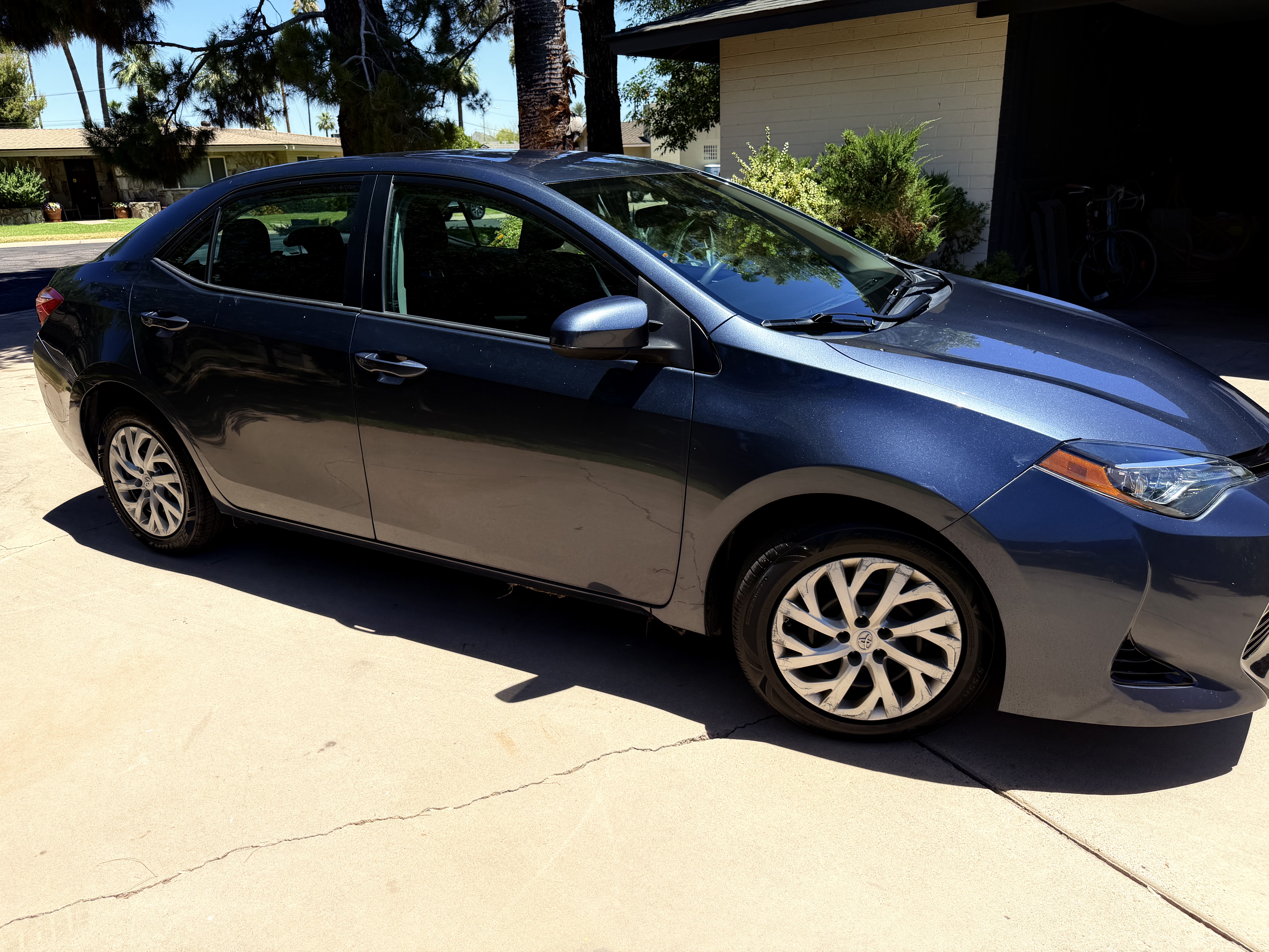 Used 2018 Toyota Corolla LE FWD image 1