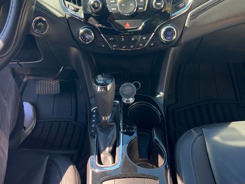 Used 2017 Chevrolet Cruze Premier image 14