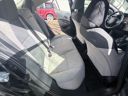 Used 2022 Toyota Corolla LE image 4