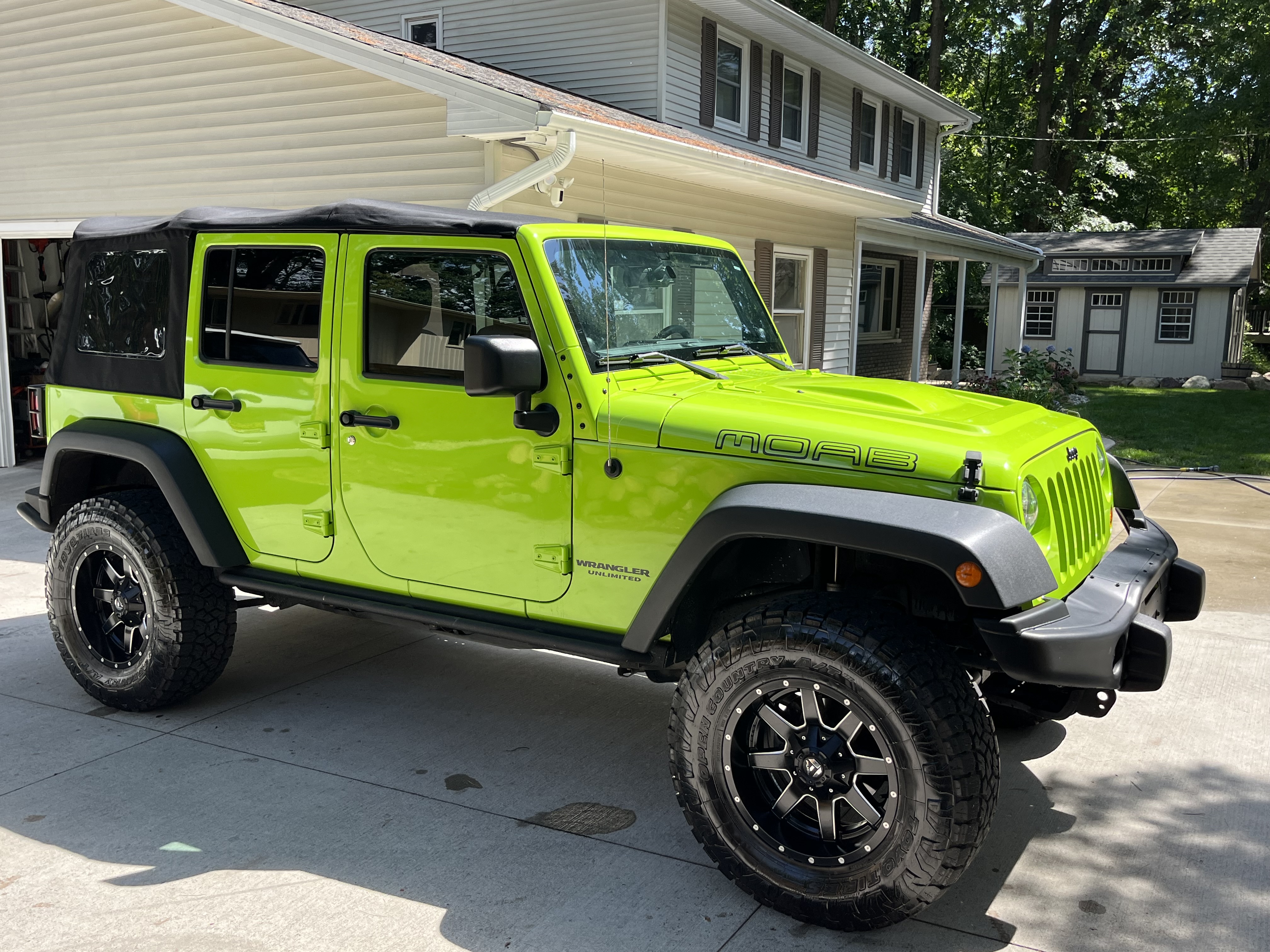 Used 2013 Jeep Wrangler Unlimited Sahara AWD/4WD image 2