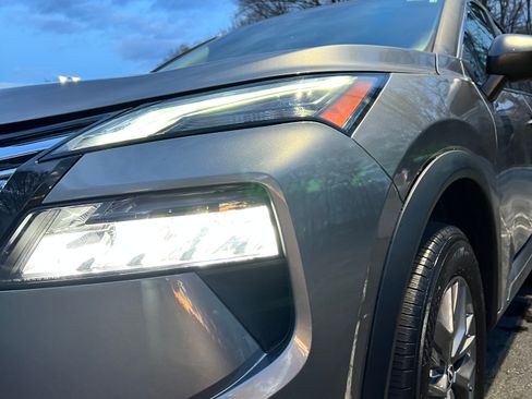 Used 2024 Nissan Rogue S image 10