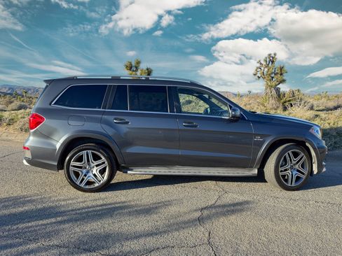 Used 2015 Mercedes-Benz GL 63 AMG 4MATIC image 9