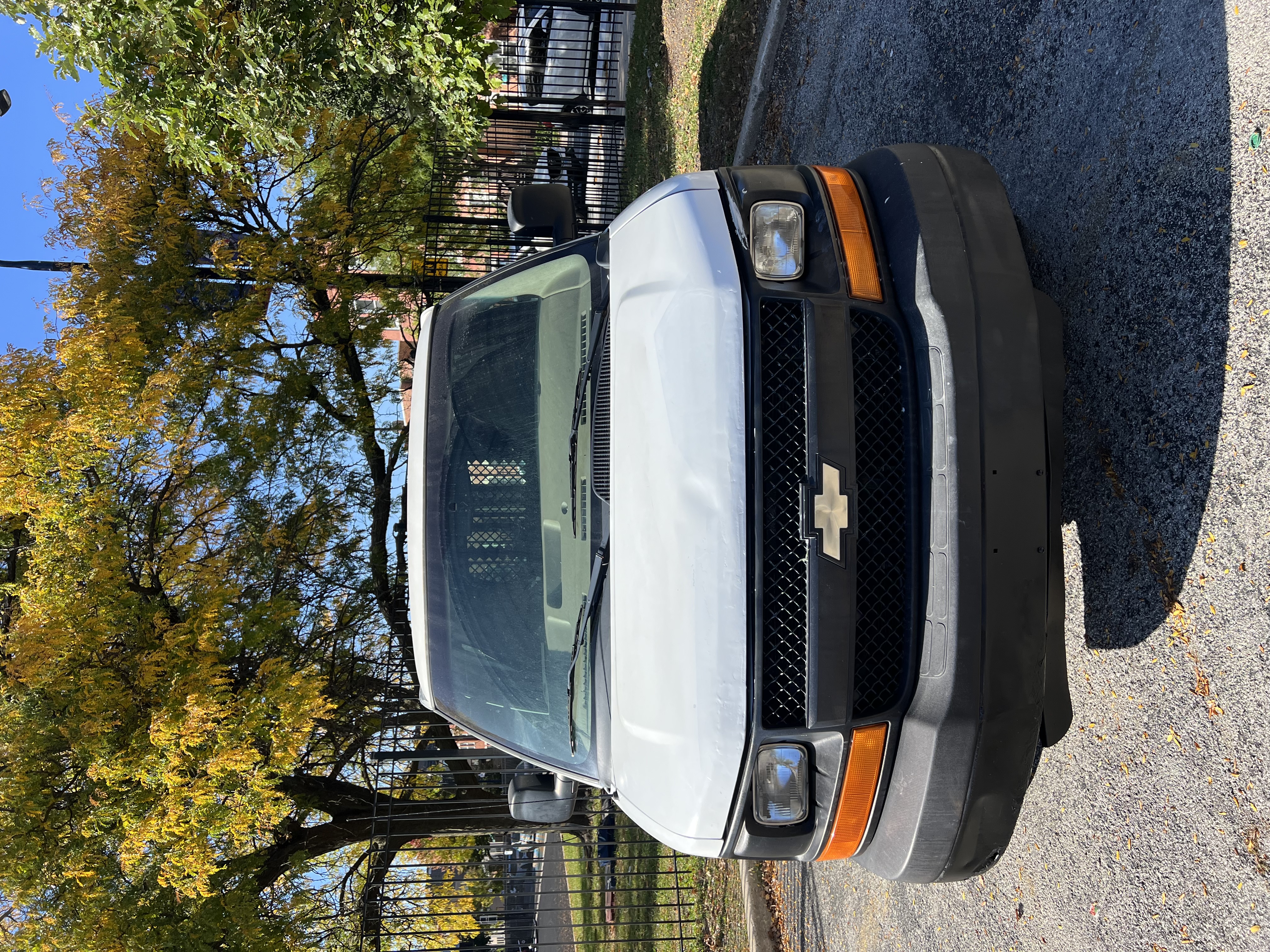 Used 2011 Chevrolet Express 3500 RWD image 2
