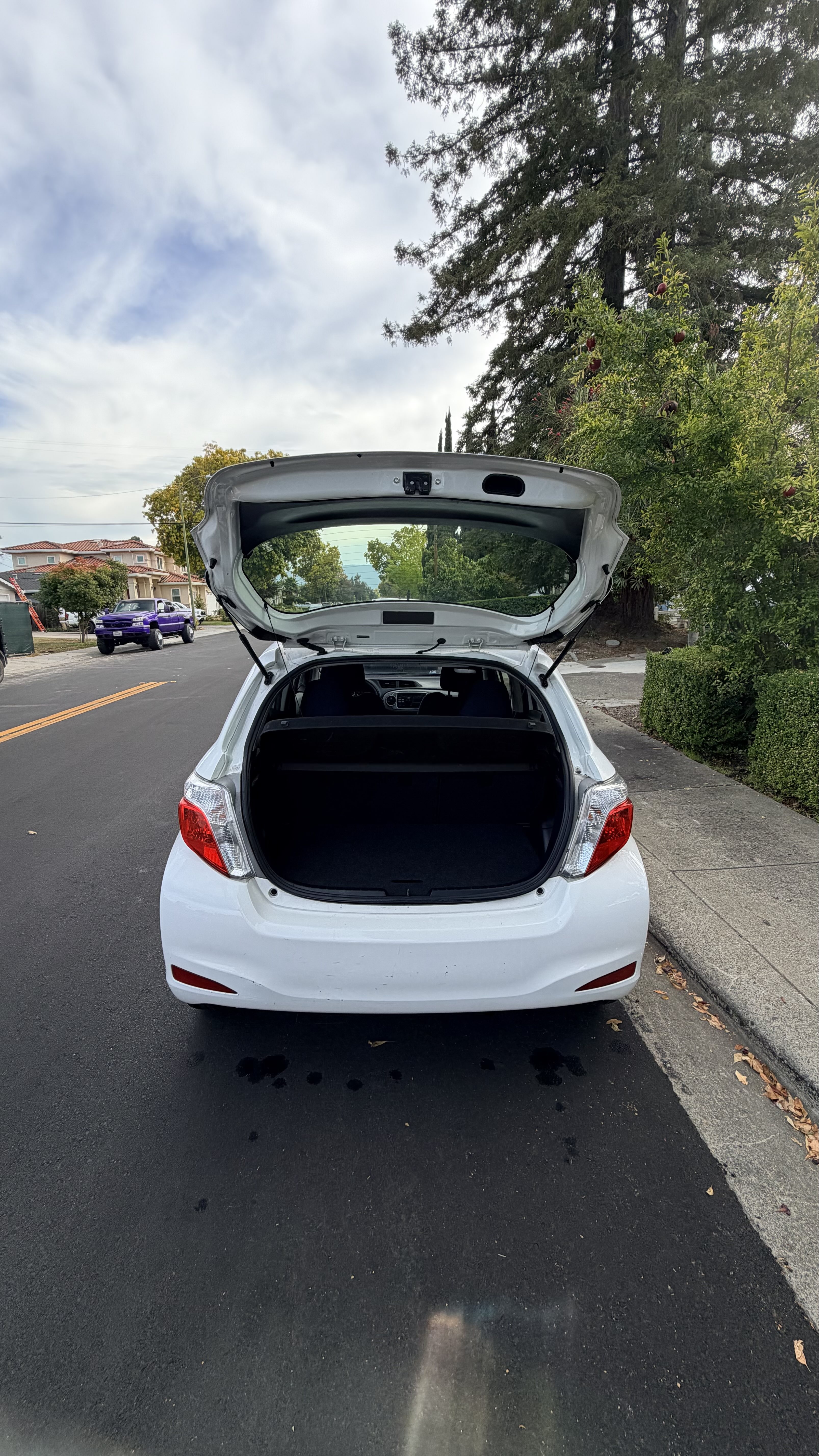 Used 2013 Toyota Yaris LE FWD image 9