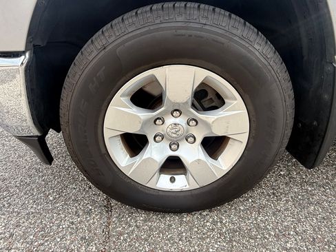 Used 2019 RAM 1500 Big Horn AWD/4WD image 9