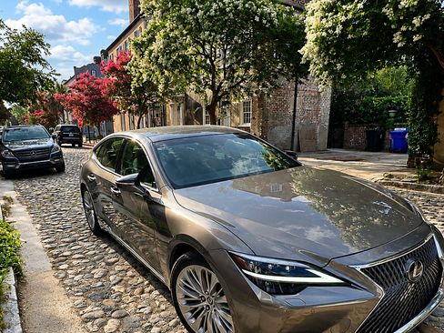 Used 2022 Lexus LS 500 w/ Interior Upgrade Package RWD image 4