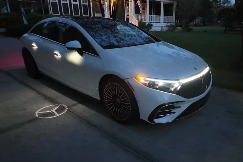 Used 2022 Mercedes-Benz EQS 580 4MATIC Sedan image 2