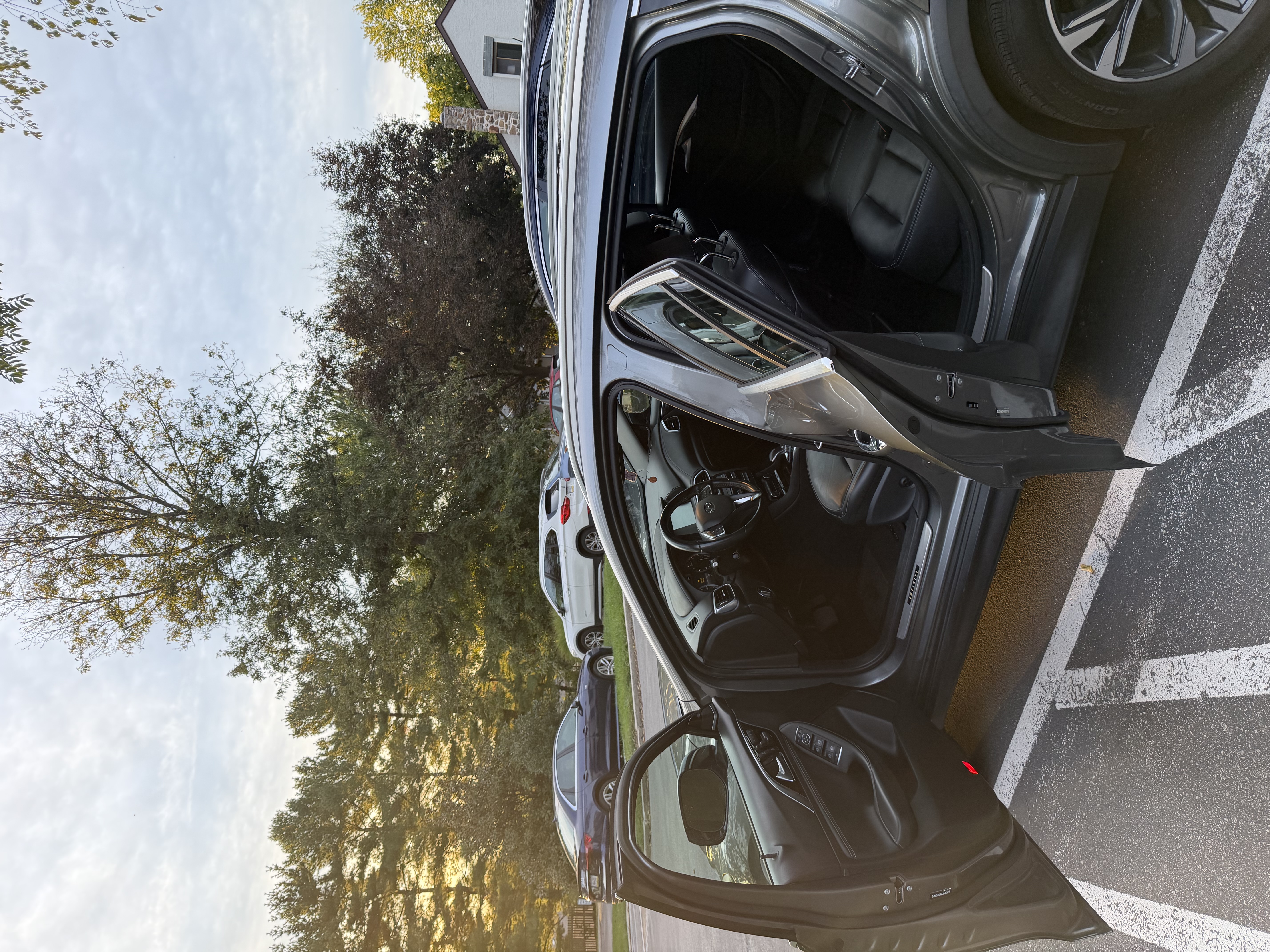 Used 2018 INFINITI QX30 AWD w/ Cargo Package image 12