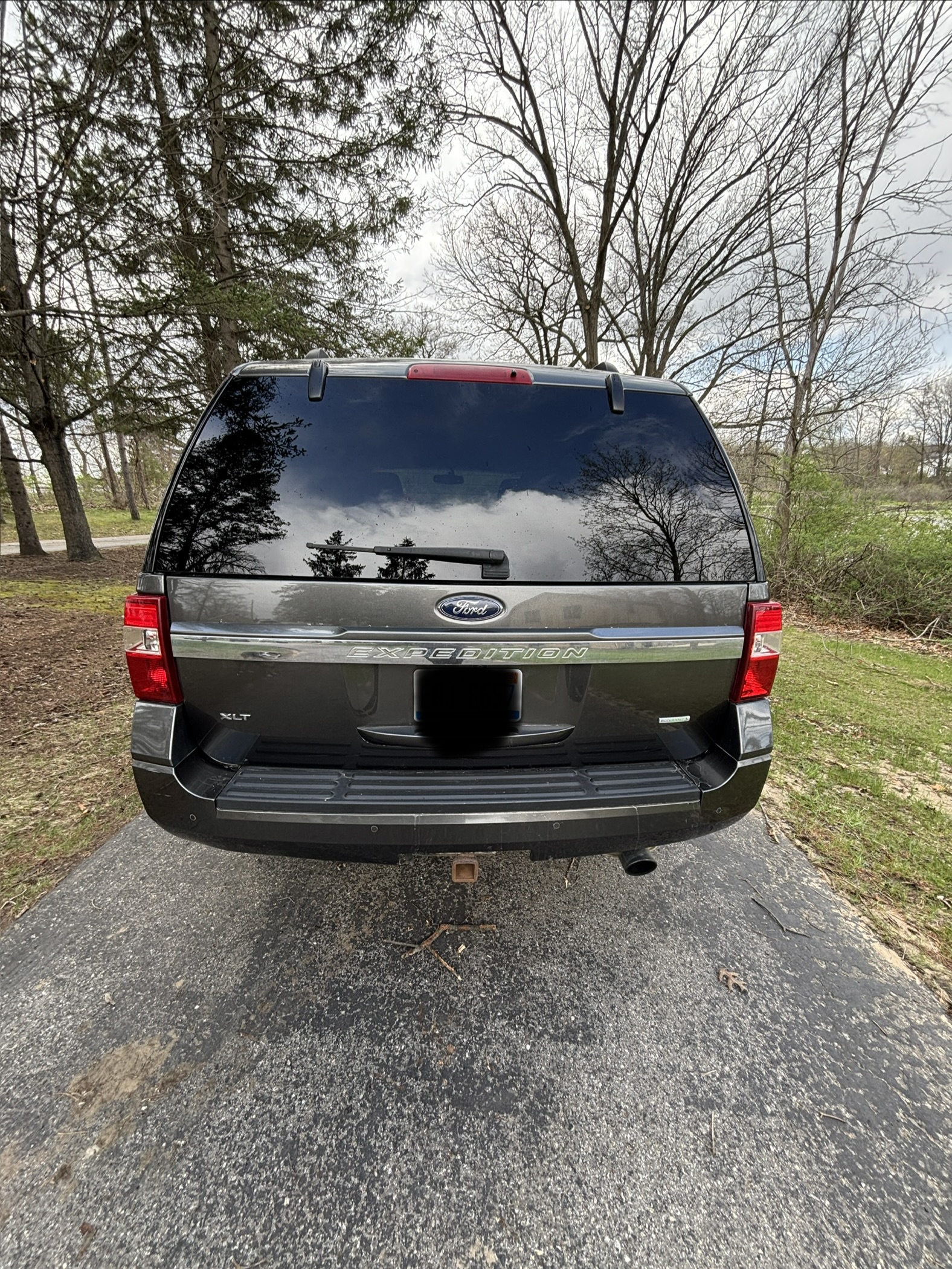 Used 2017 Ford Expedition XLT w/ Equipment Group 201A AWD/4WD image 2