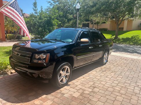 Used 2012 Chevrolet Avalanche LTZ AWD/4WD image 5