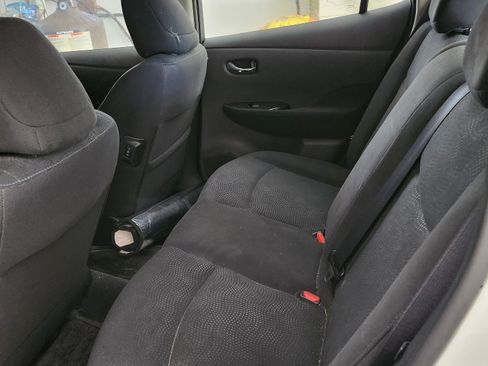 Used 2015 Nissan Leaf SV image 5