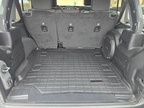 Used 2019 Jeep Wrangler Unlimited Rubicon image 18