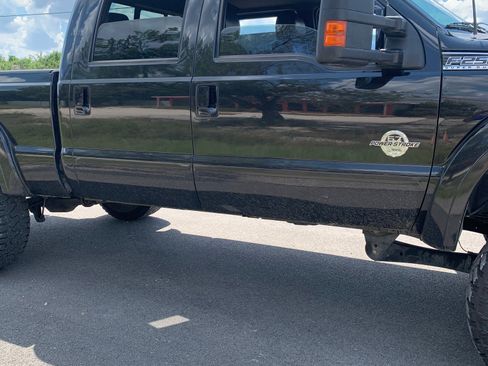 Used 2015 Ford F250 Lariat w/ Lariat Ultimate Package image 4