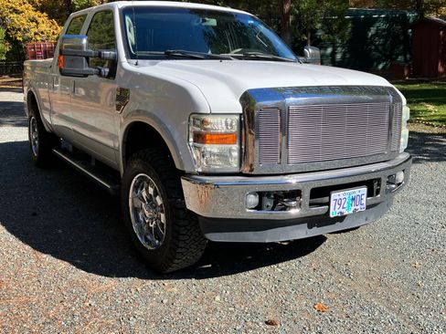 Used 2010 Ford F250 Lariat image 21