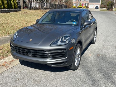 Used 2019 Porsche Cayenne Sport Utility 4D image 1