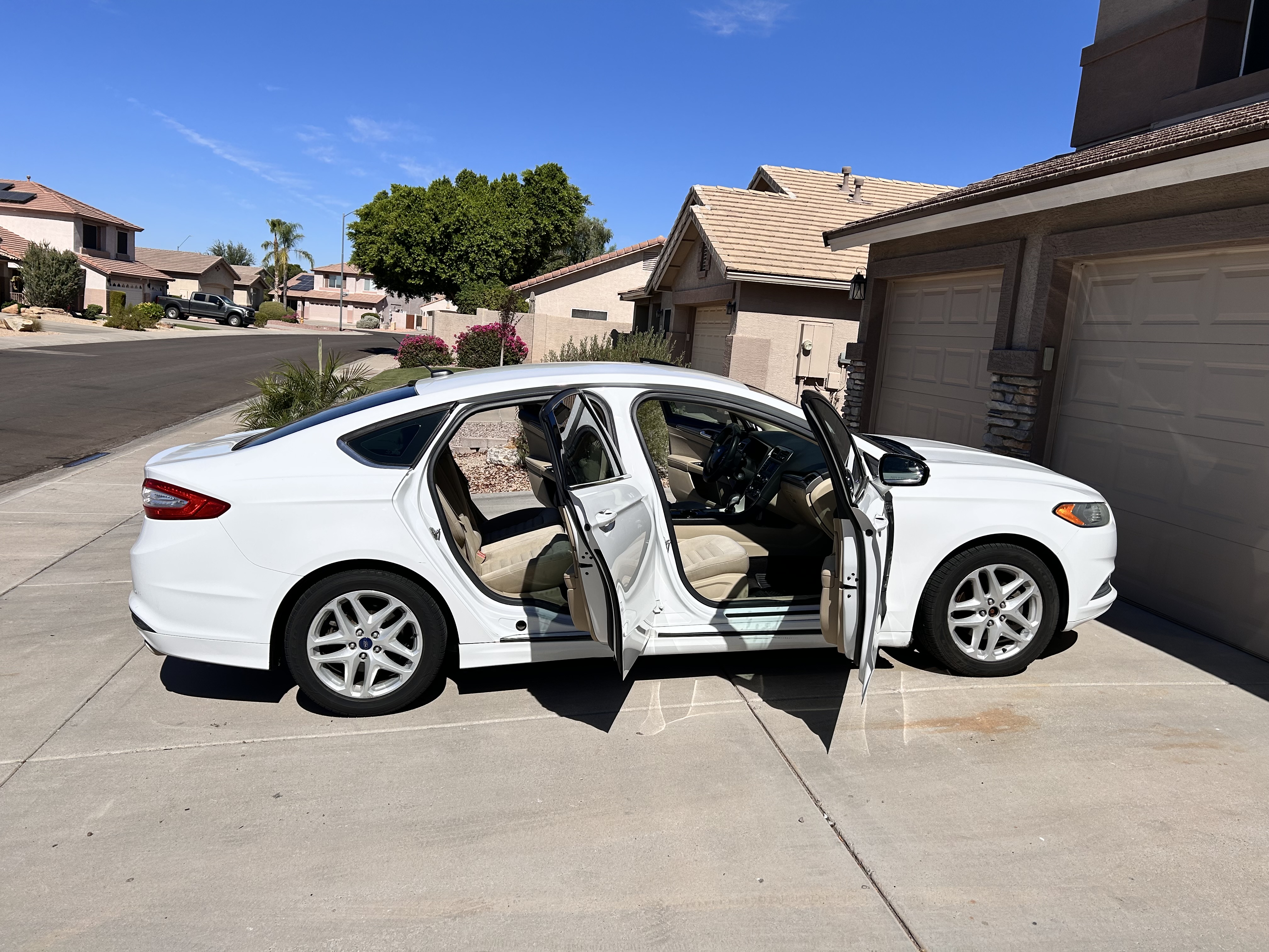 Used 2014 Ford Fusion SE FWD image 4