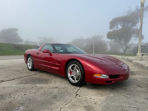 Used 2004 Chevrolet Corvette Coupe w/ Preferred Equipment Group RWD image 13