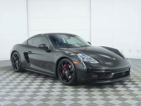 Used 2018 Porsche 718 Cayman GTS image 2