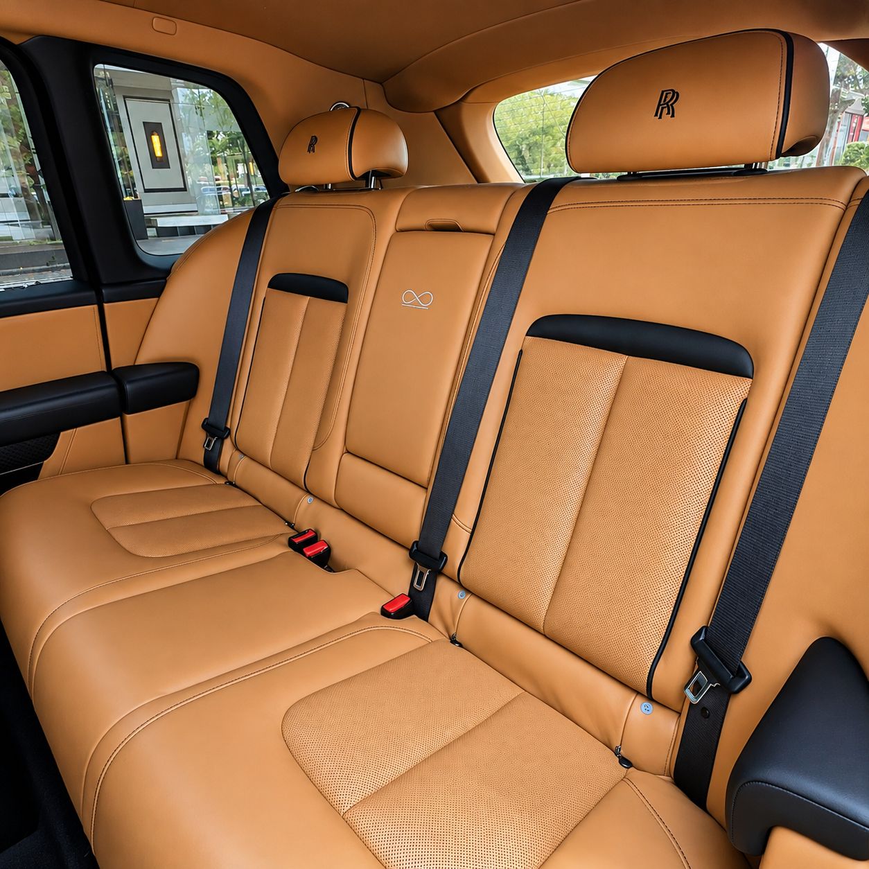 Used 2021 Rolls-Royce Cullinan Black Badge AWD/4WD image 31