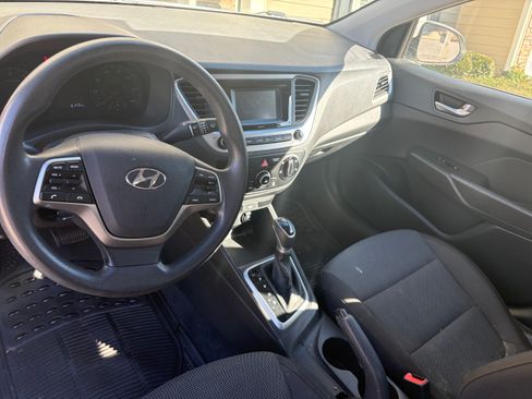 Used 2021 Hyundai Accent SE image 8