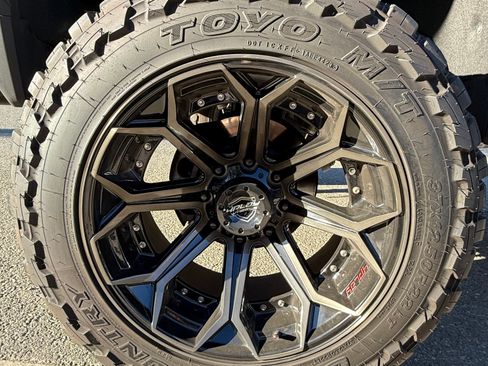 Used 2024 GMC Sierra 2500 Denali w/ Denali Reserve Package image 5