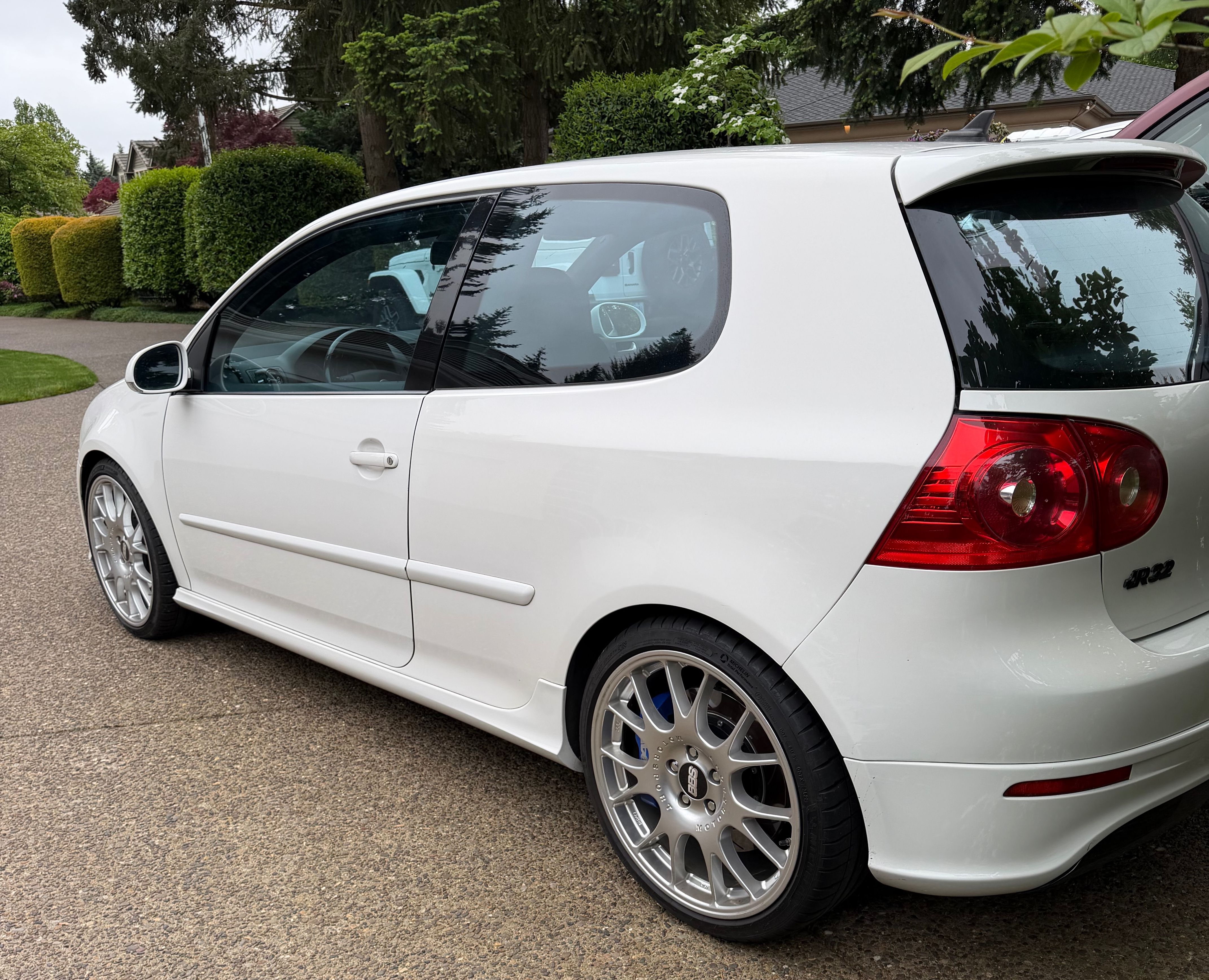 Used 2008 Volkswagen R32 AWD/4WD image 2