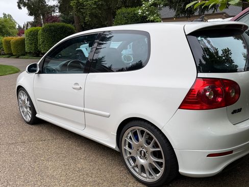 Used 2008 Volkswagen R32 AWD/4WD image 2