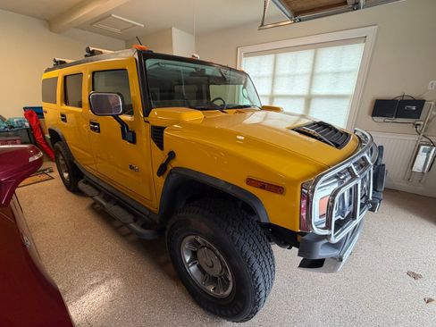 Used 2003 HUMMER H2 w/ Preferred Equipment Group image 19