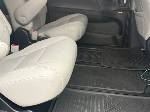 Used 2019 Toyota Sienna Limited Premium image 21