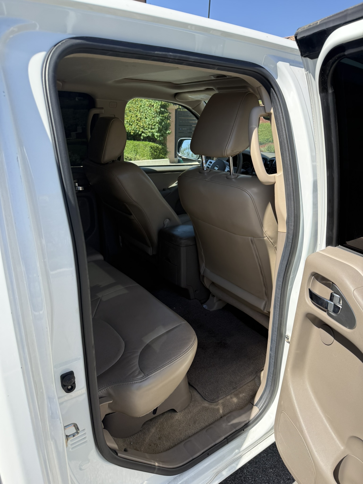 Used 2017 Nissan Frontier SL w/ Moonroof Package RWD image 16