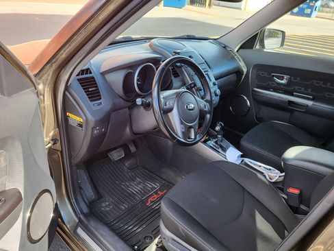 Used 2013 Kia Soul + image 4