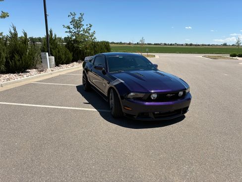 Used 2011 Ford Mustang GT Premium w/ Security Pkg RWD image 2