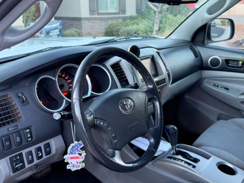 Used 2010 Toyota Tacoma 4x4 Double Cab image 16
