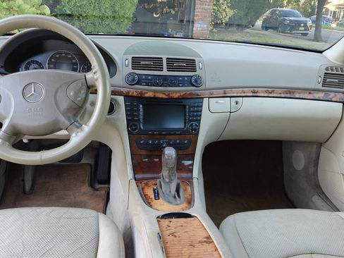 Used 2005 Mercedes-Benz E 320 E 320 Sedan 4D image 4