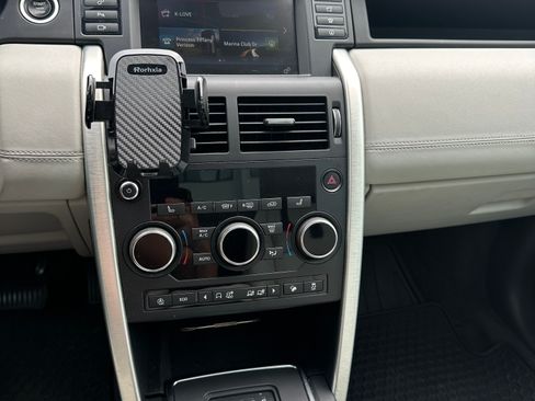 Used 2019 Land Rover Discovery Sport HSE image 11