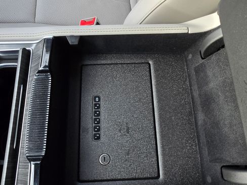 Used 2023 Jeep Wagoneer L Series III w/ Premium Group I image 16