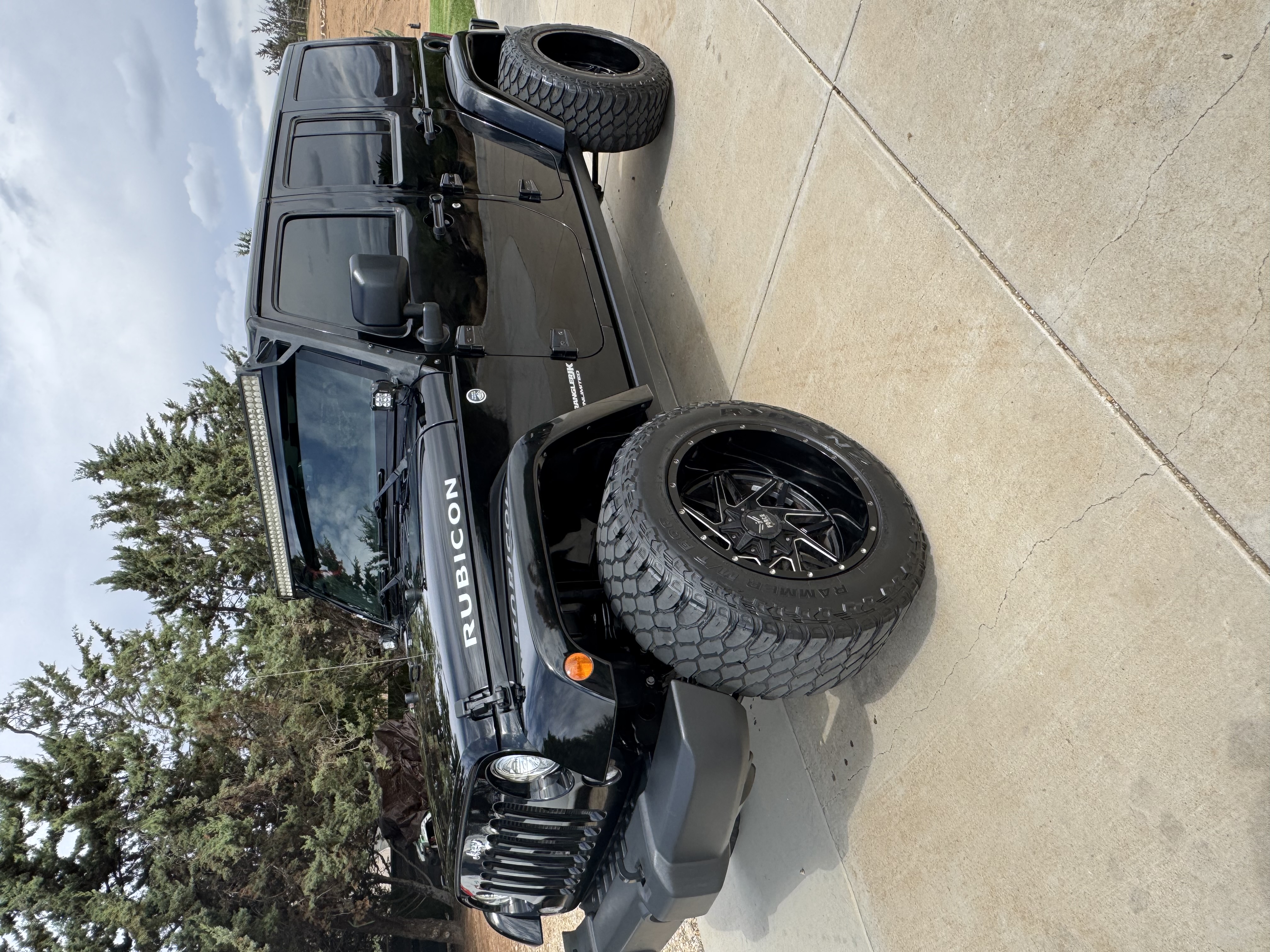 Used 2018 Jeep Wrangler Unlimited Rubicon w/ Connectivity Group AWD/4WD image 4