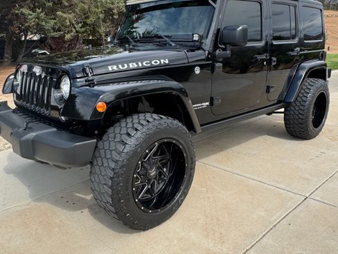Used 2018 Jeep Wrangler Unlimited Rubicon w/ Connectivity Group AWD/4WD image 4